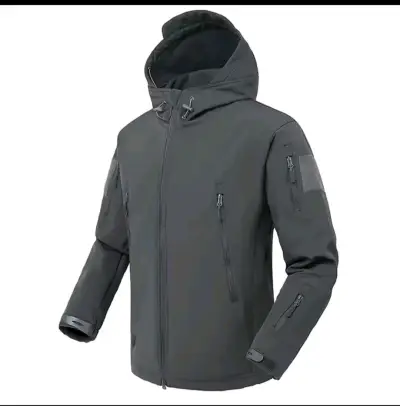 Sofshell negra estilo táctico para invierno - miniatura 4