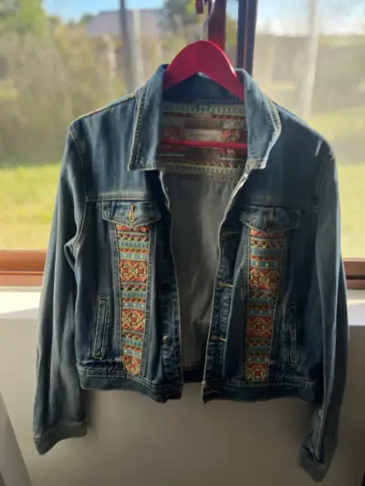 Chaqueta de mezclilla con bordado - miniatura 1