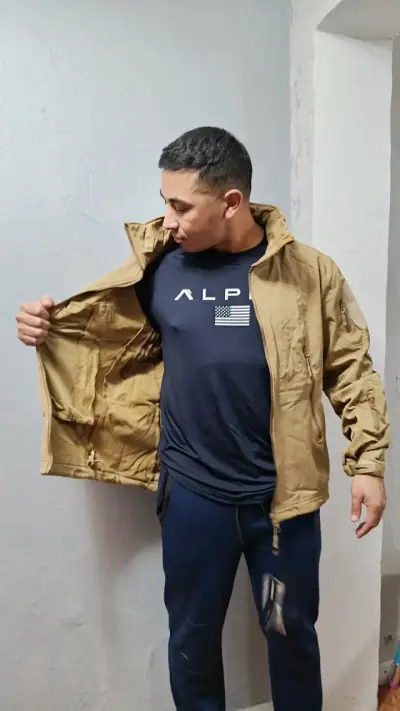 Chaqueta táctica beige con capucha - miniatura 5
