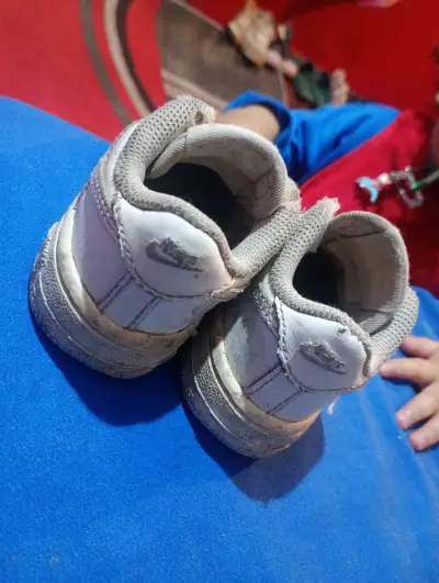 Zapatillas deportivas blancas para niños - miniatura 1