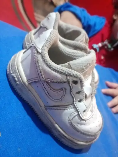 Zapatillas deportivas blancas para niños - miniatura 2