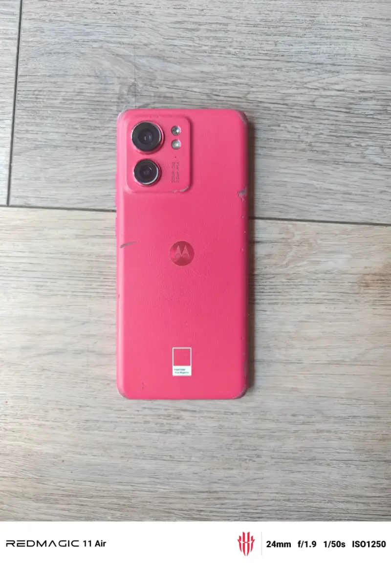 Motorola Edge 40 Neo (Pantone edition) - 4