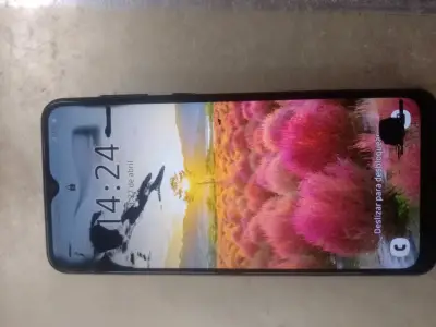 Celular con pantalla dañada - miniatura 5