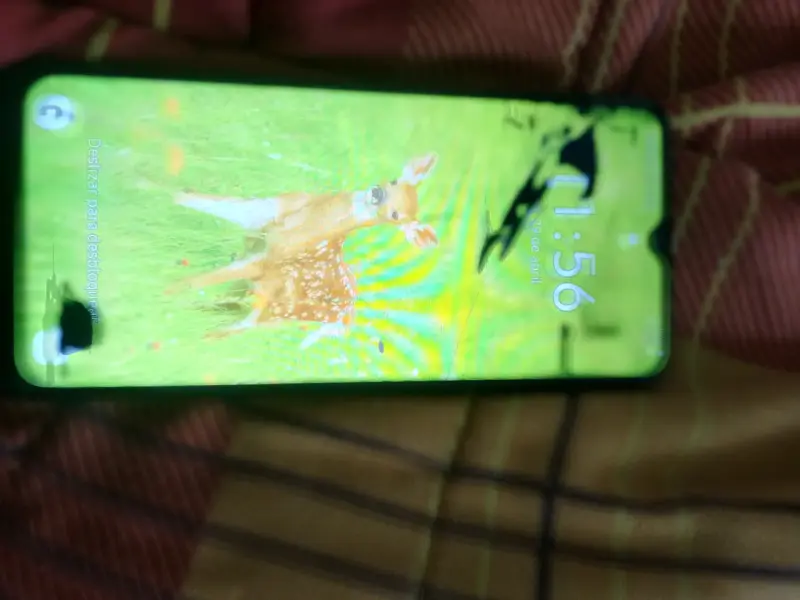 Celular con pantalla dañada - 6