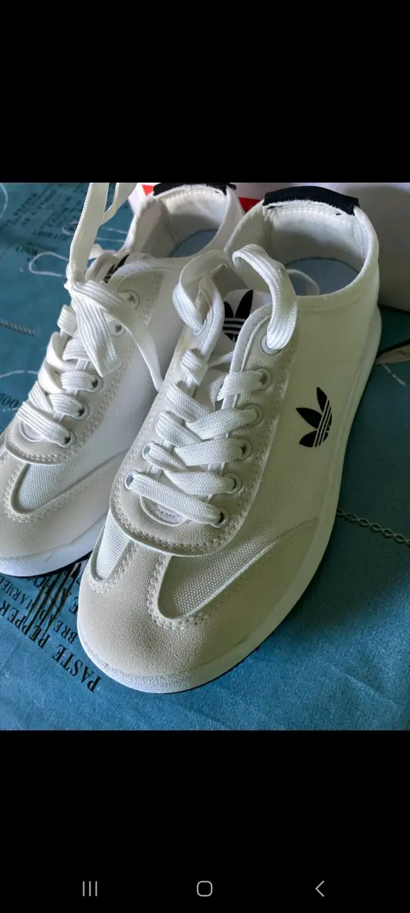 Zapatillas blancas con logo - 2