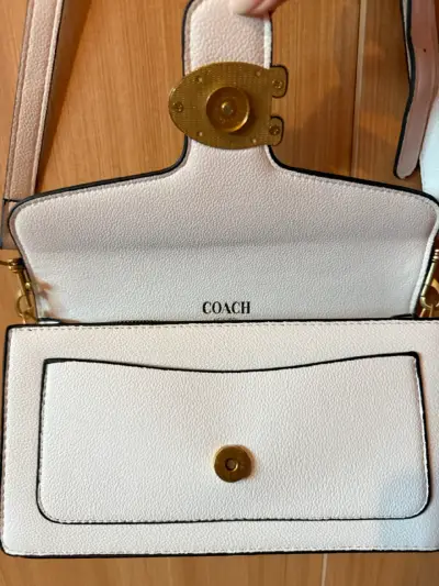 Cartera blanca con dorado estilo COACH - miniatura 5