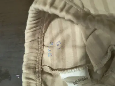Pantalón bebé a rayas beige - miniatura 2