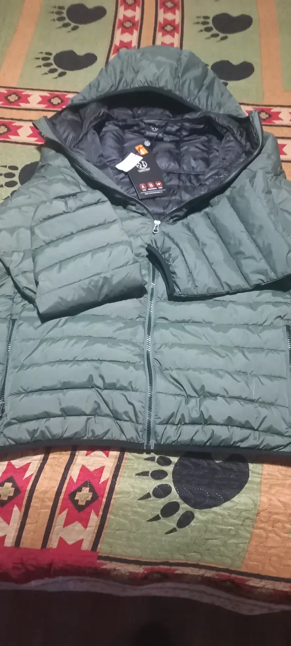 Chaqueta acolchada verde con capucha - 3