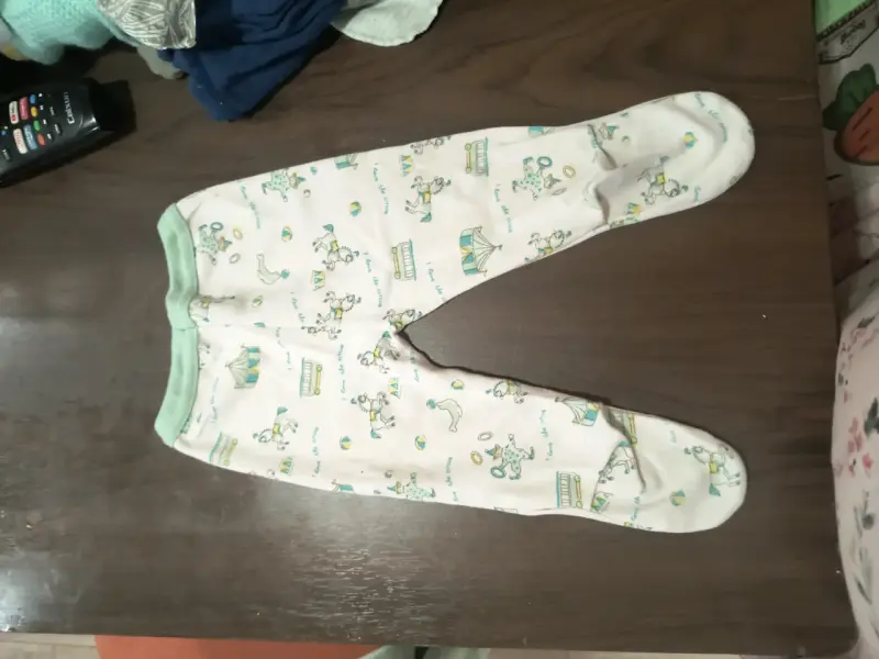 Pantalón de bebé con dibujos