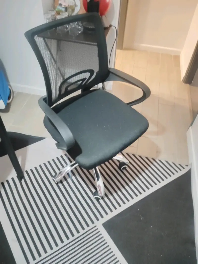 Silla de oficina ergonómica negra