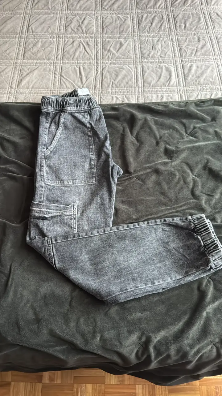 Pantalón gris con elástico