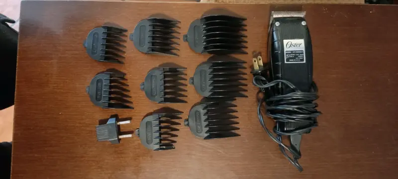 Máquina cortapelo Oster con peines