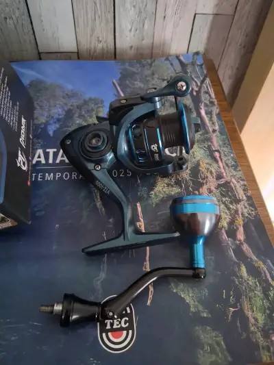 Carrete de pesca azul - miniatura 2