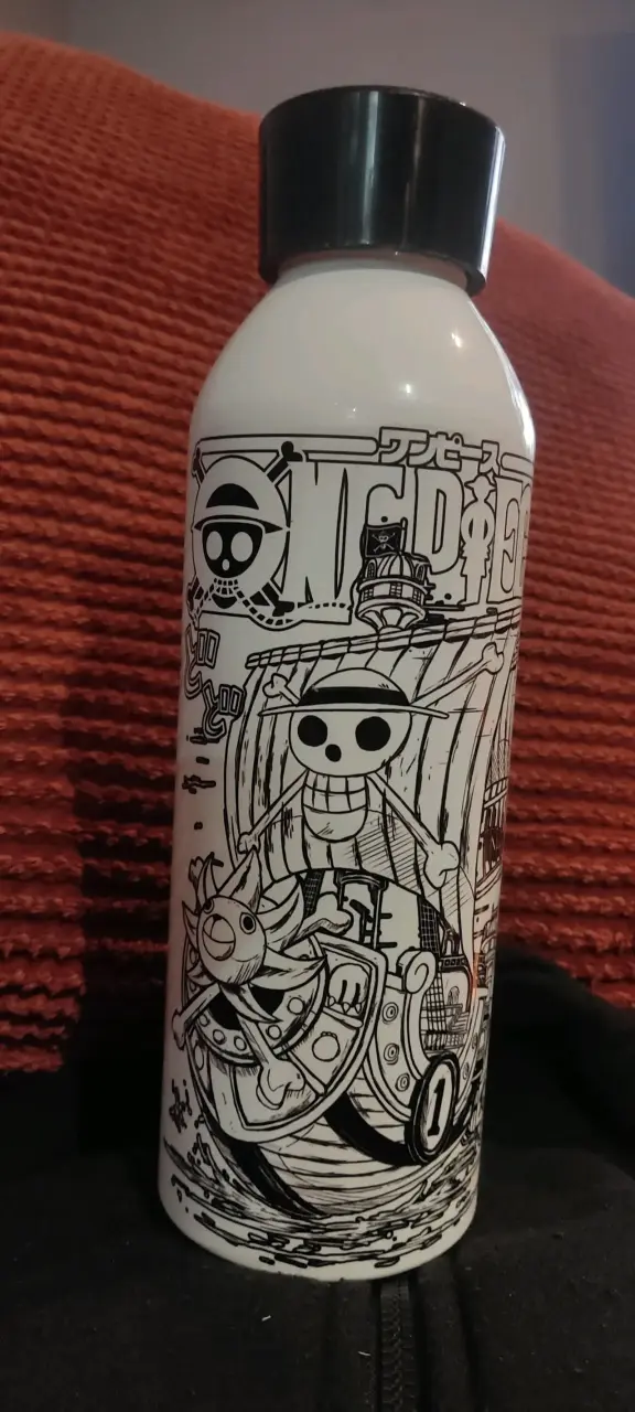 Botella One Piece ilustrada