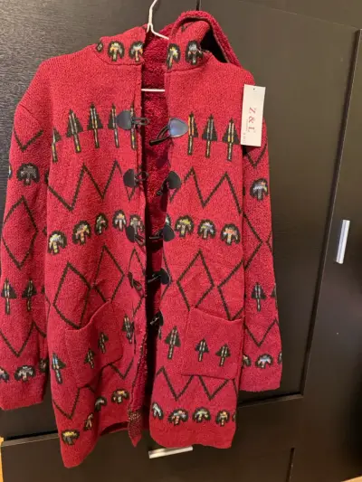 Abrigo acolchado rojo con capucha talla M NUEVO - miniatura 3