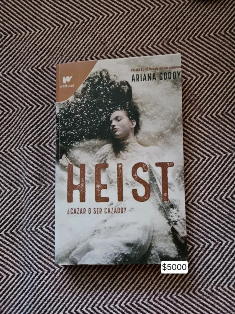 Libro 'Heist' de Ariana Godoy