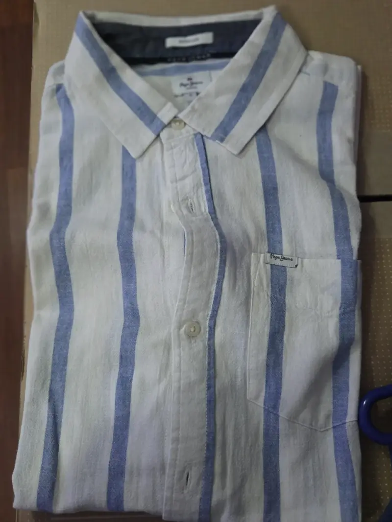 Camisa rayada blanca y azul - 1