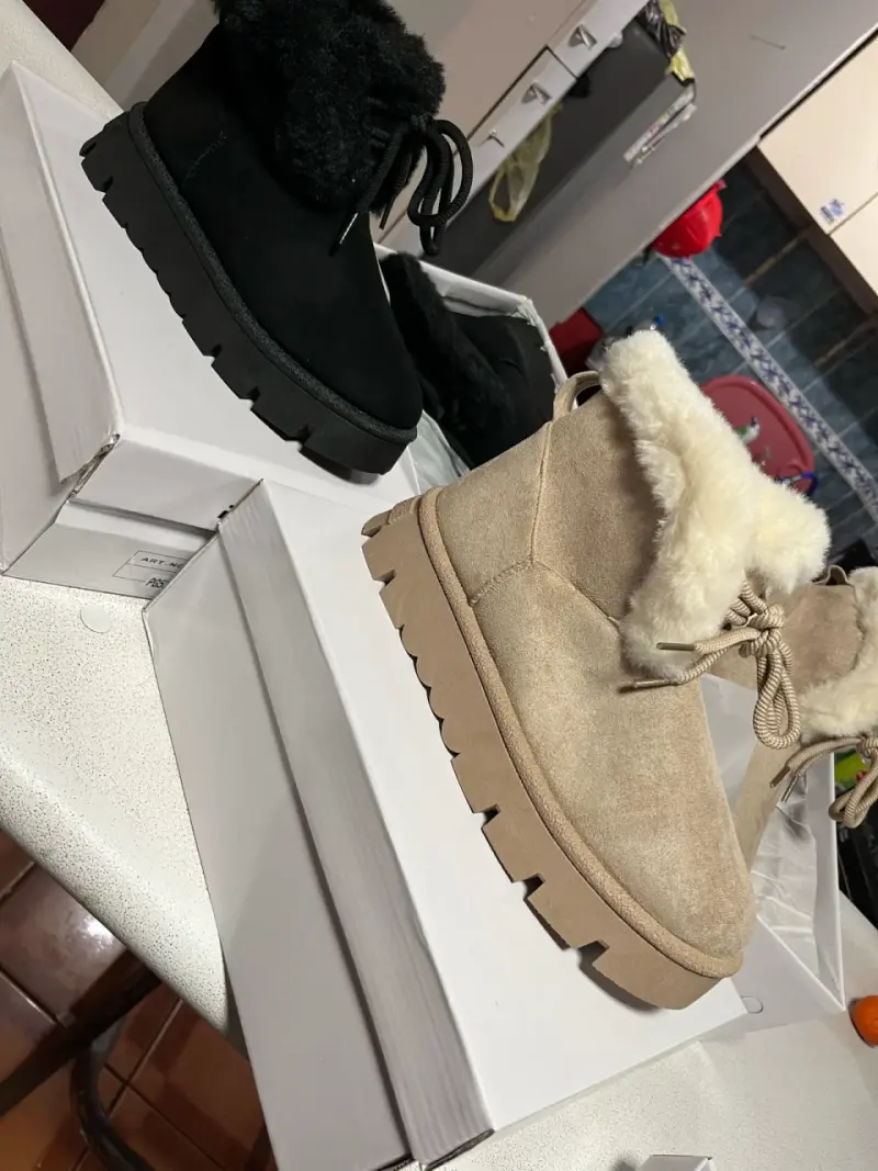 Botas abrigadas negras y beige - 1