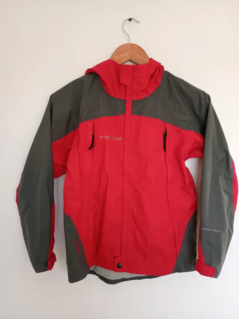 Chaqueta Columbia roja y gris - 1