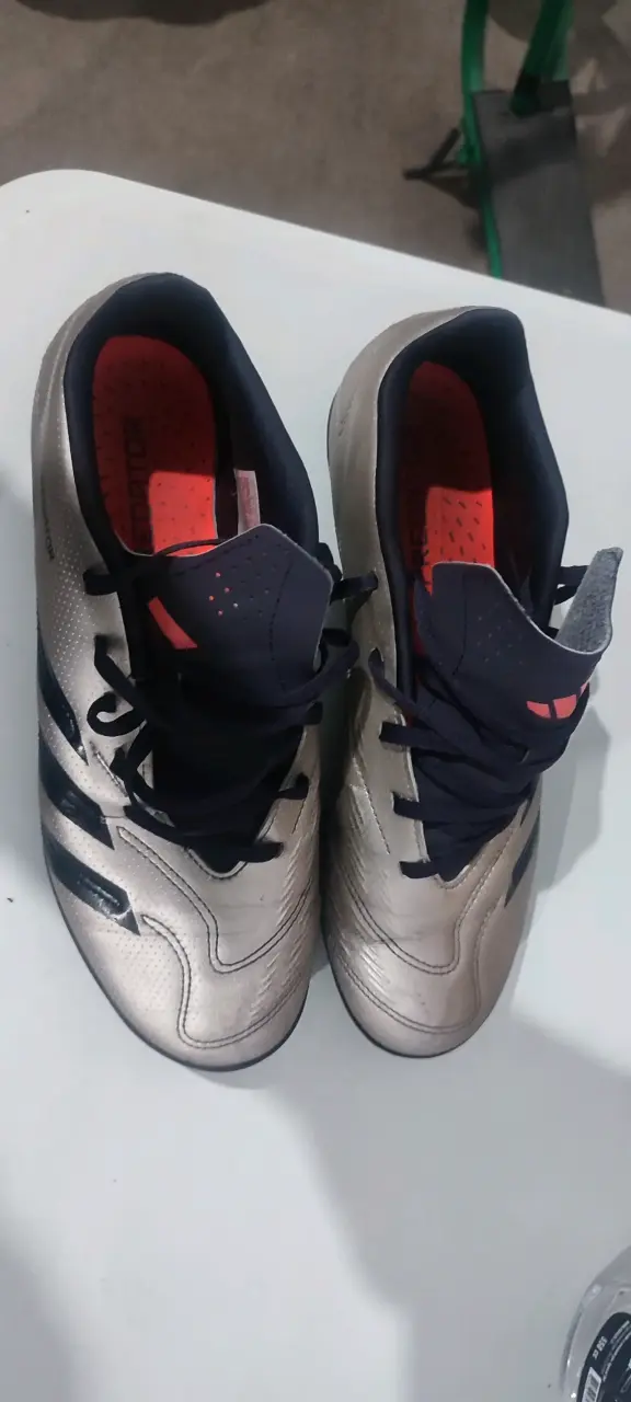 Zapatillas deportivas doradas Predator - 3