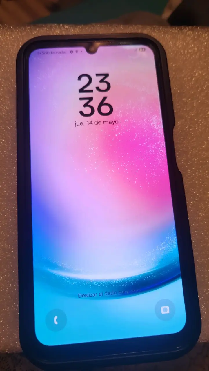 Teléfono inteligente con funda negra