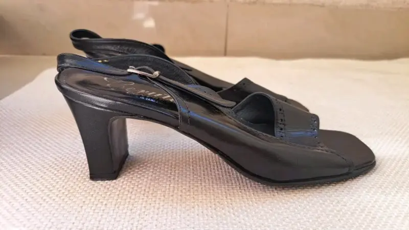 Sandalias negras de cuero - 3