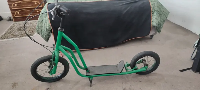 Scooter verde clásico - 1