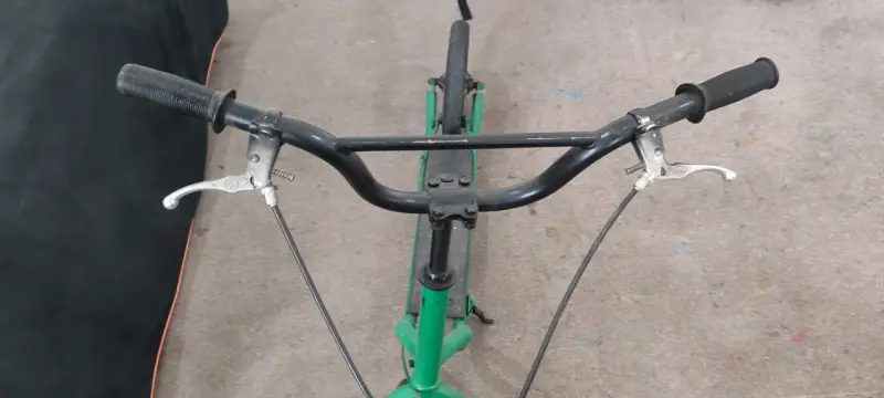Scooter verde clásico - 3