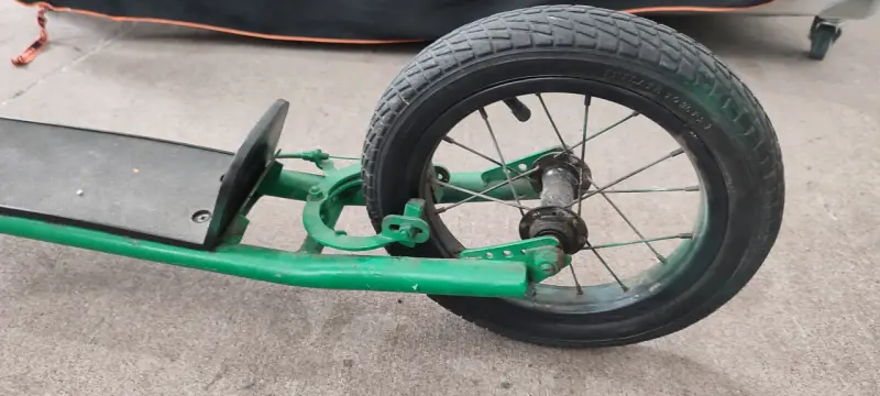 Scooter verde clásico - 4