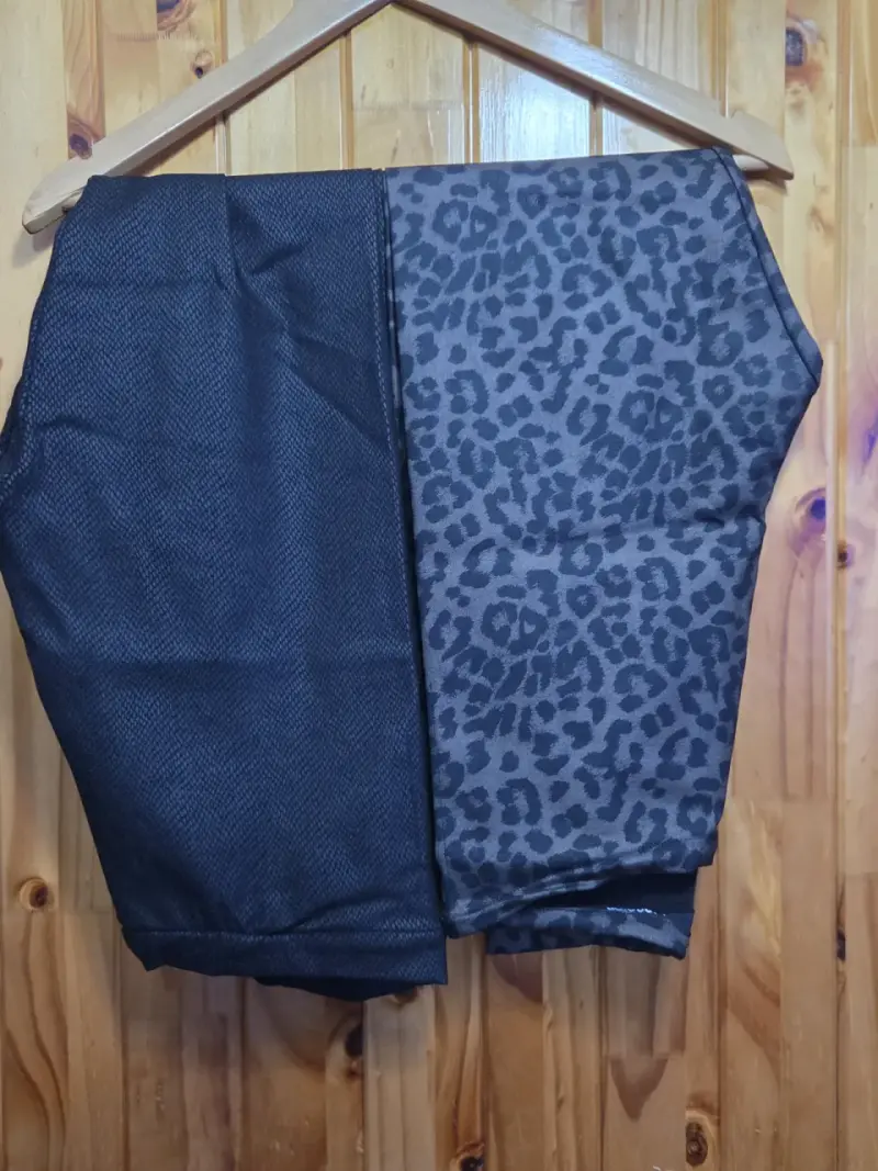 Pantalones rayados en blanco y negro - 5