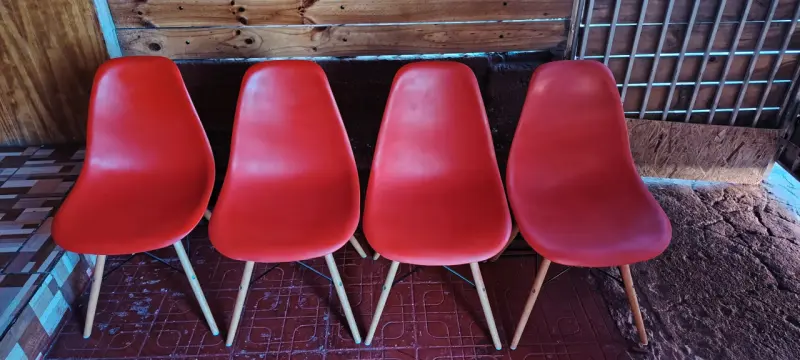 Juego de sillas rojas modernas - 1