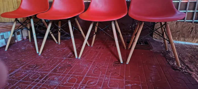 Juego de sillas rojas modernas - 2
