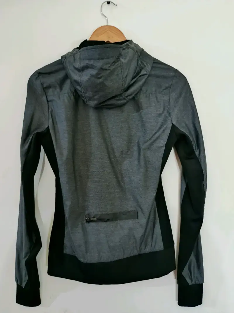 Polerón deportivo gris con capucha marca Adidas - 3