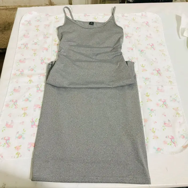 Vestido gris sin mangas