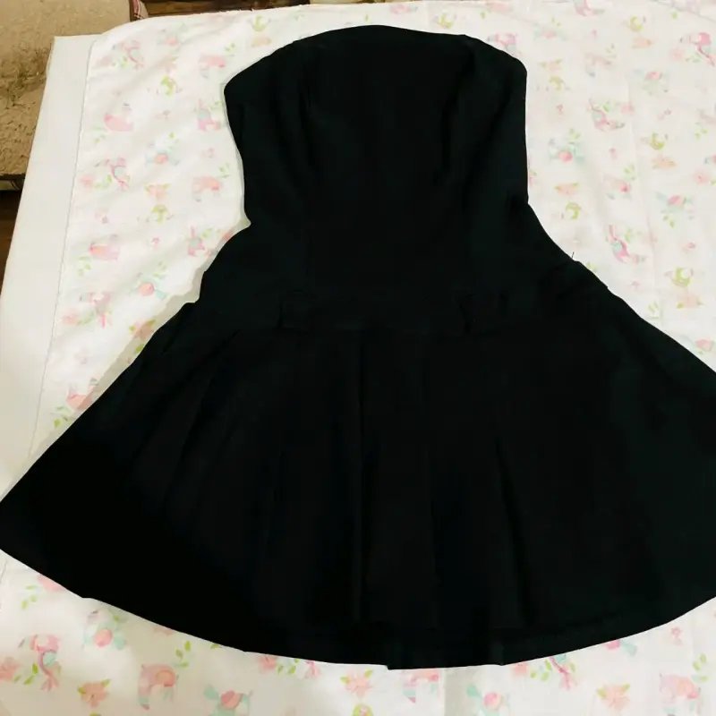 Vestido negro sin tirantes