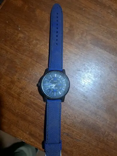 Reloj pulsera azul - miniatura 1