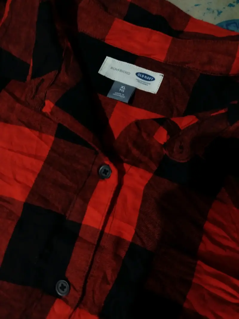 Camisa a cuadros roja y negra - 2