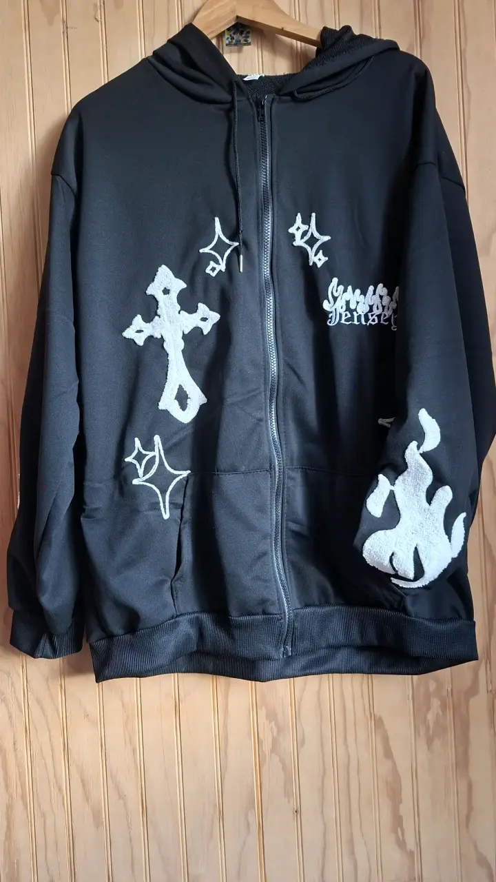 Polerón negro con diseño bordado xl