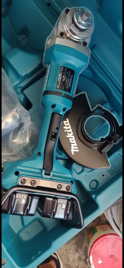 Esmeriladora angular Makita nueva - miniatura 1