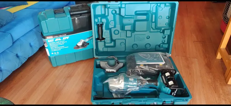 Esmeriladora angular Makita nueva - 3