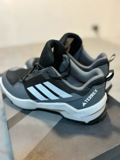 Zapatillas ADIDAS TERREX (talla 37) - miniatura 1