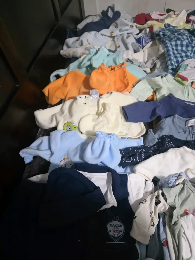 Ropa de bebé variada - 3