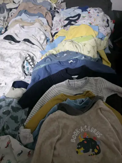 Ropa de bebé variada - miniatura 5