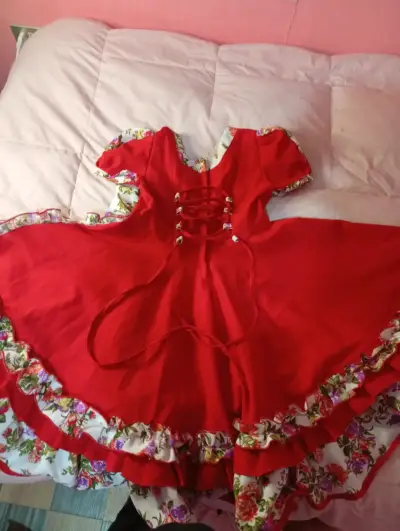 Vestido folclórico rojo con flores - miniatura 2