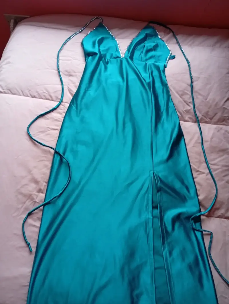 Vestido largo turquesa con brillos - 1