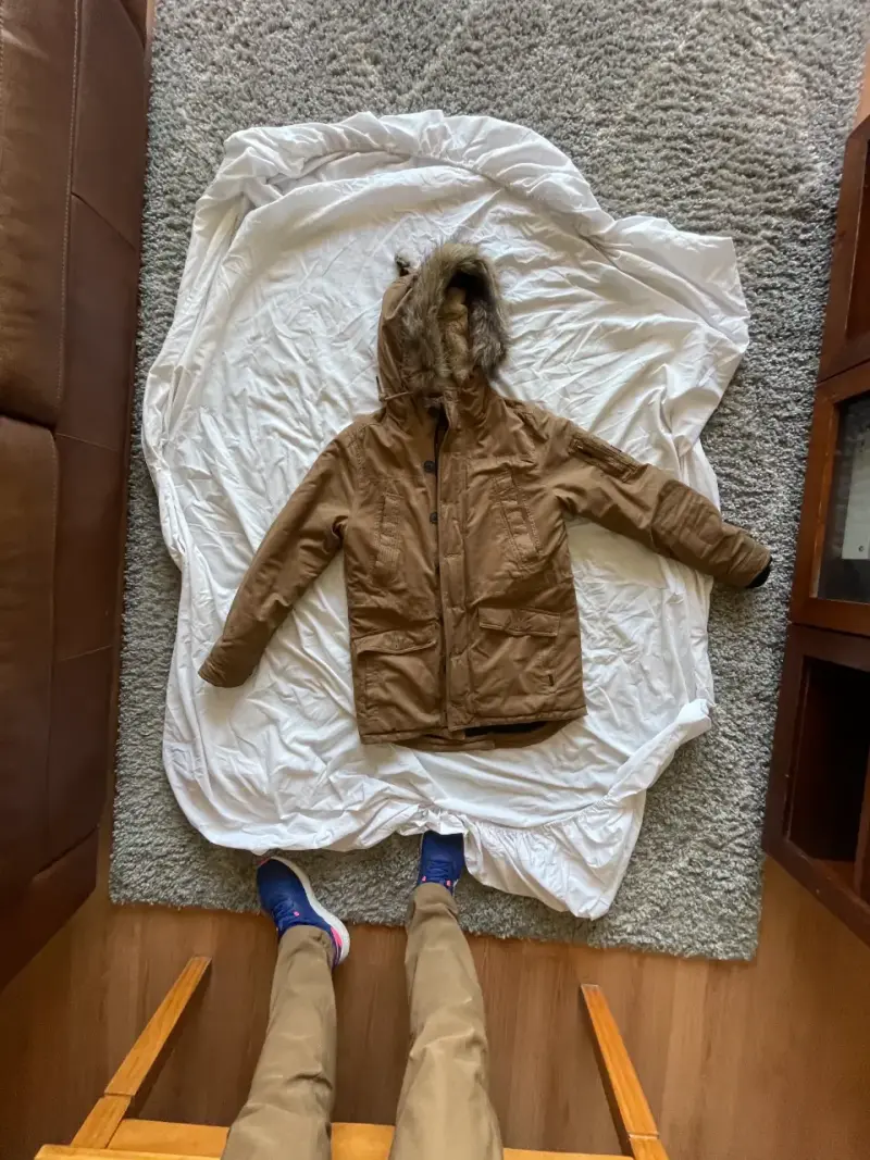 Parka marrón con capucha - 1