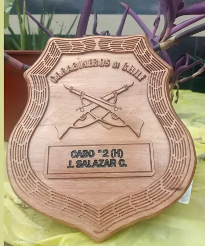 Emblema tallado de madera - miniatura 8
