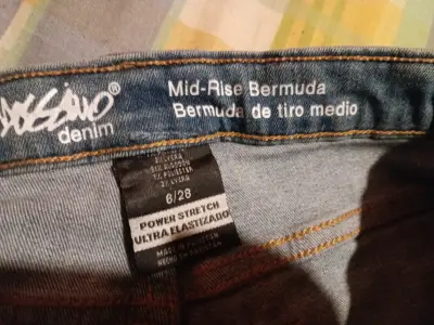 Bermudas de mezclilla desgastadas - miniatura 3