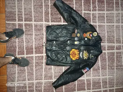 Chaqueta de cuero con parches - miniatura 1