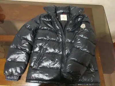 Chaqueta acolchada negra Moncler - miniatura 1